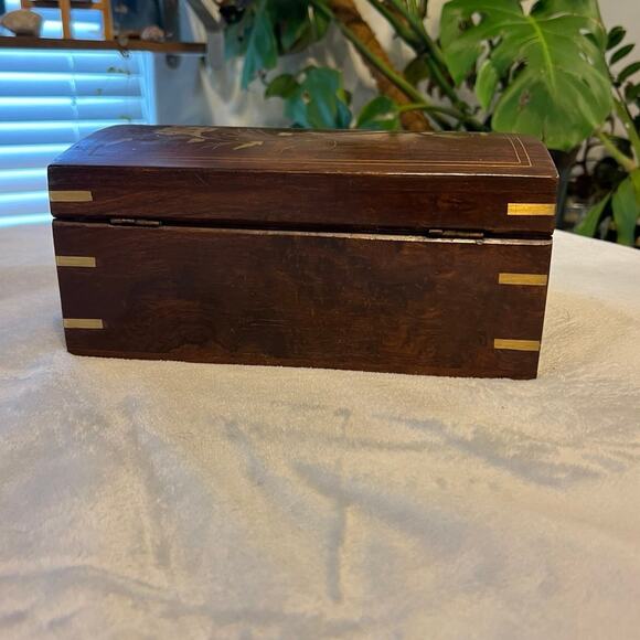 Vintage Beautiful Wooden Jewelry Box with Brass Inlay - 10” x 7” x 4.5” - Picture 8 of 11